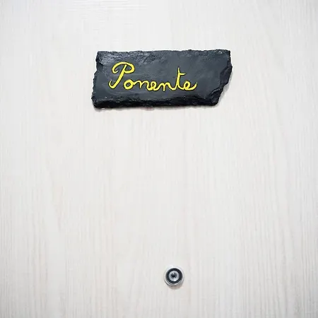 021 - Casa Ponente Con Terrazzo - Centro Città, Carruggio E Mare Baia Del Silenzio A 500 M *