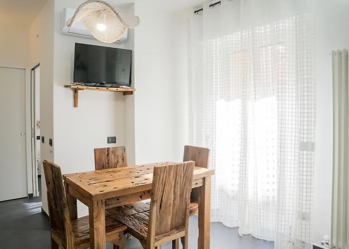 Apartament 021 - Casa Ponente Con Terrazzo - Centro Citta, Carruggio E Mare Baia Del Silenzio A 500 M