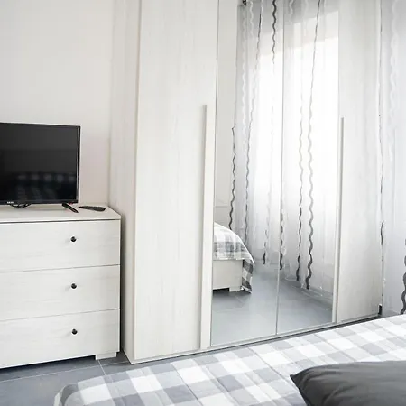 Apartment 021 - Casa Ponente Con Terrazzo - Centro Citta, Carruggio E Mare Baia Del Silenzio A 500 M