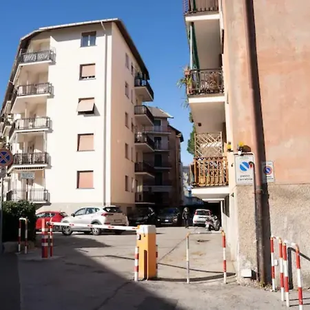 Apartmán 021 - Casa Ponente Con Terrazzo - Centro Citta, Carruggio E Mare Baia Del Silenzio A 500 M