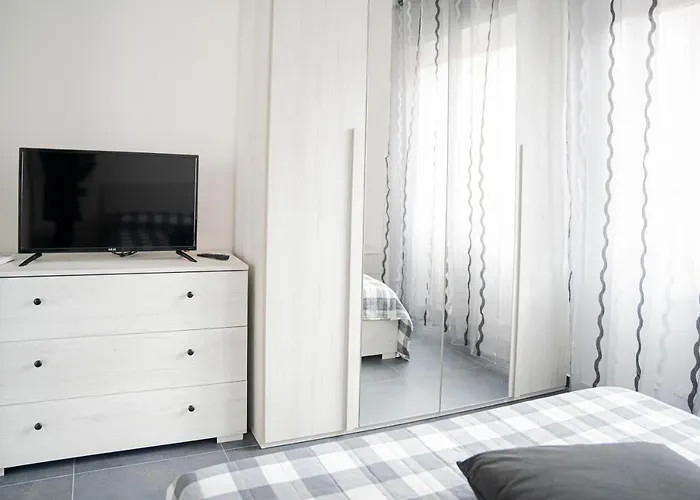 Apartamento 021 - Casa Ponente Con Terrazzo - Centro Citta, Carruggio E Mare Baia Del Silenzio A 500 M