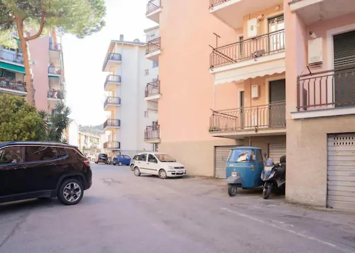 021 - Casa Ponente Con Terrazzo - Centro Citta, Carruggio E Mare Baia Del Silenzio A 500 M *